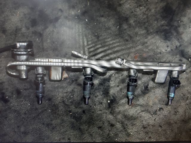 bontott VW PASSAT B5 Porlasztó Sor / Híd