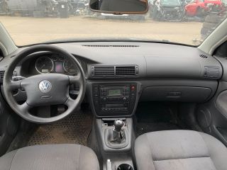 bontott VW PASSAT B5 Bal első Féknyereg Munkahengerrel