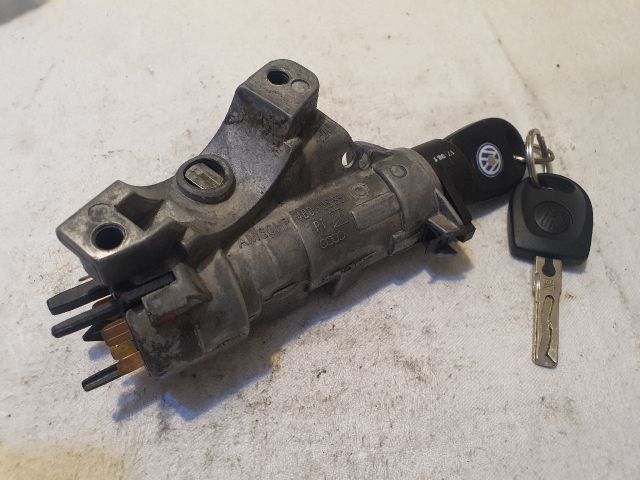 bontott VW PASSAT B5 Gyújtáskapcsoló Házzal