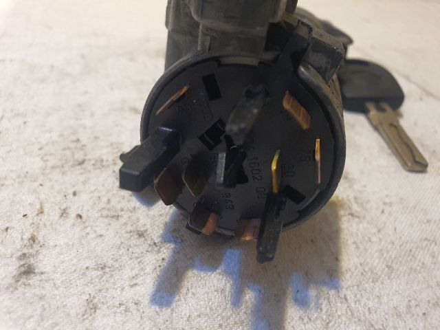 bontott VW PASSAT B5 Gyújtáskapcsoló Házzal