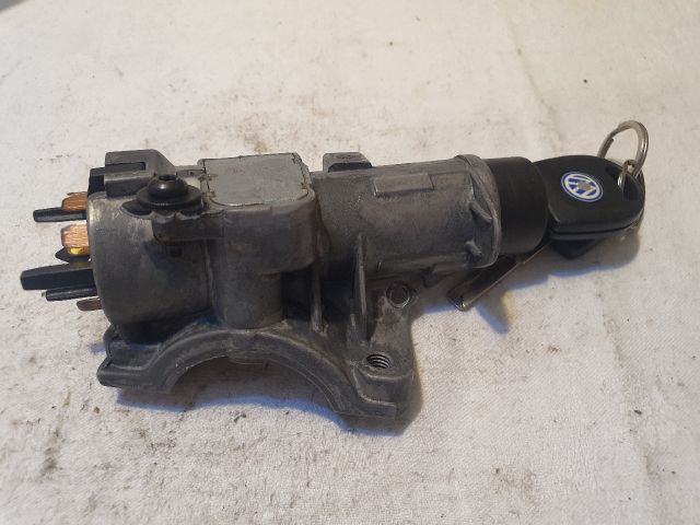 bontott VW PASSAT B5 Gyújtáskapcsoló Házzal