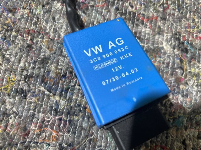 bontott VW PASSAT B5 Üzemanyag Szivattyú Relé