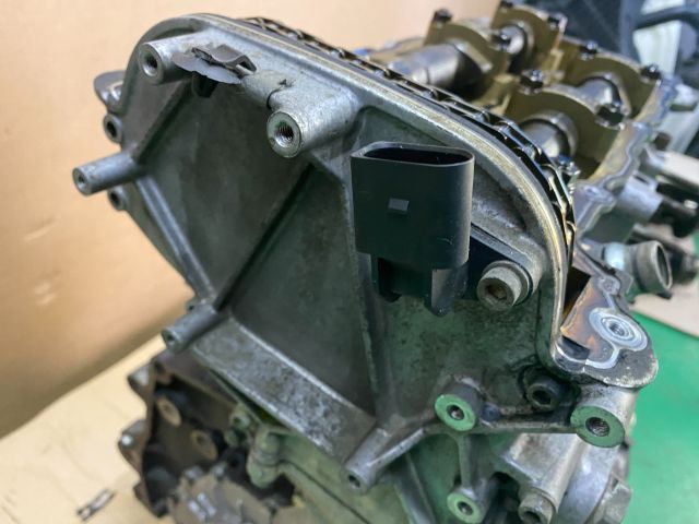 bontott VW PASSAT B5 Motor (Fűzött blokk hengerfejjel)