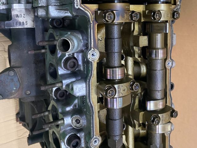 bontott VW PASSAT B5 Motor (Fűzött blokk hengerfejjel)