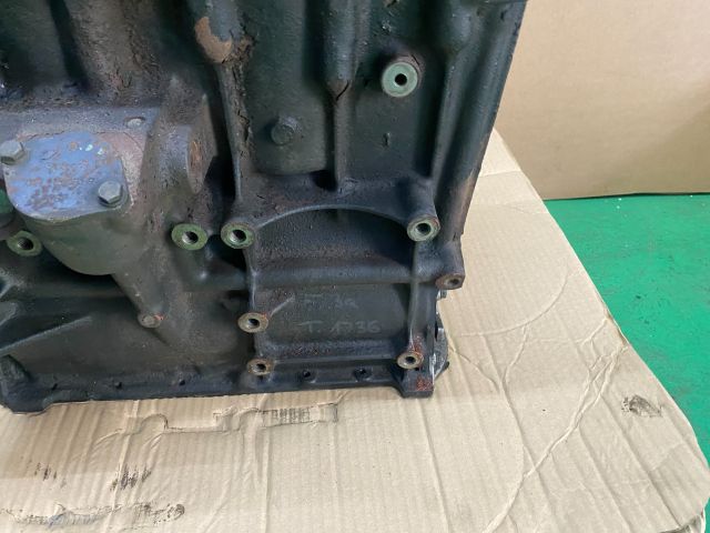 bontott VW PASSAT B5 Motor (Fűzött blokk hengerfejjel)