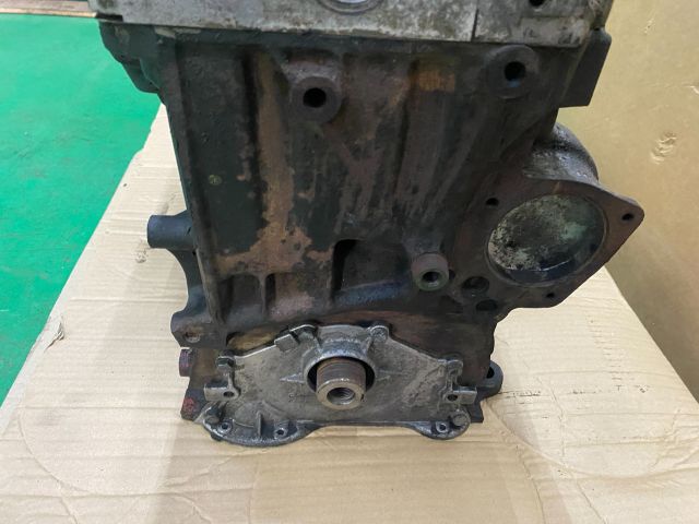 bontott VW PASSAT B5 Motor (Fűzött blokk hengerfejjel)