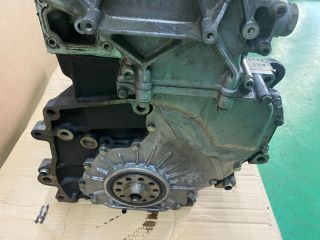 bontott VW PASSAT B5 Motor (Fűzött blokk hengerfejjel)