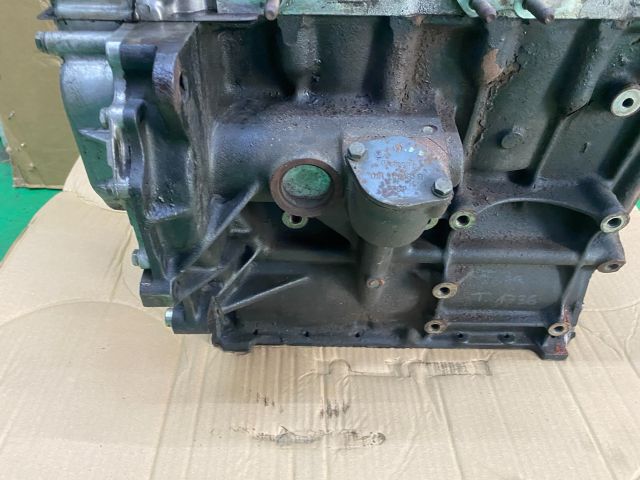 bontott VW PASSAT B5 Motor (Fűzött blokk hengerfejjel)