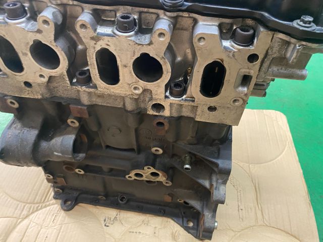 bontott VW PASSAT B5 Motor (Fűzött blokk hengerfejjel)