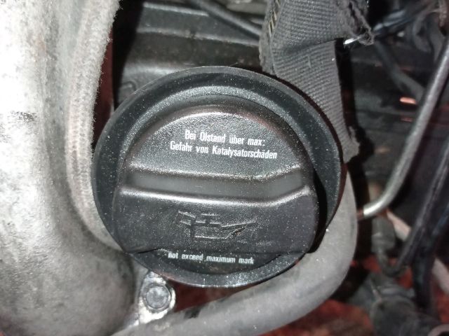 bontott VW PASSAT B5 Olajbeöntő Sapka