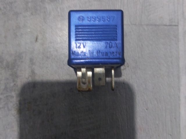 bontott VW PASSAT B5 Üzemanyag Szivattyú Relé