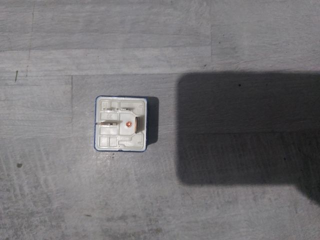 bontott VW PASSAT B5 Üzemanyag Szivattyú Relé