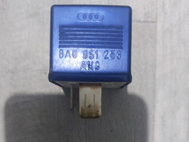 bontott VW PASSAT B5 Üzemanyag Szivattyú Relé