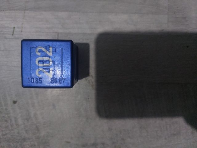 bontott VW PASSAT B5 Üzemanyag Szivattyú Relé