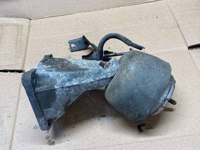 bontott VW PASSAT B5 Motor Tartó Bak Jobb