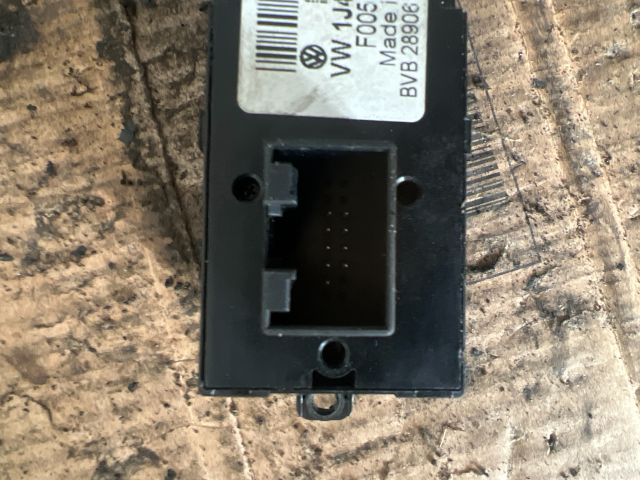 bontott VW PASSAT B5 Ablakemelő Kapcsoló Négyes / Kettes
