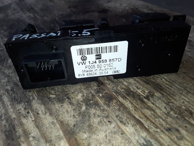 bontott VW PASSAT B5 Ablakemelő Kapcsoló Négyes / Kettes