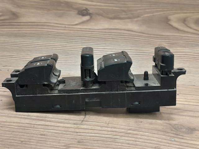 bontott VW PASSAT B5 Ablakemelő Kapcsoló Négyes / Kettes
