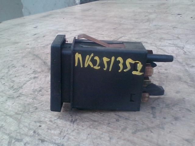 bontott VW PASSAT B5 Ablakfűtés Kapcsoló