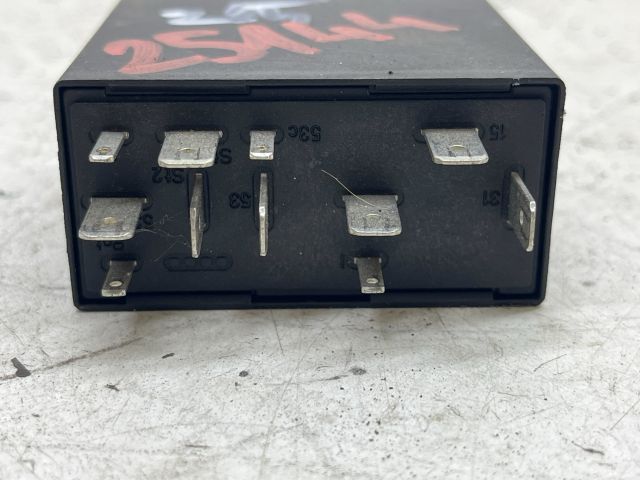 bontott VW PASSAT B5 Ablaktörlő Relé