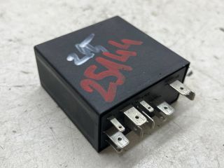 bontott VW PASSAT B5 Ablaktörlő Relé