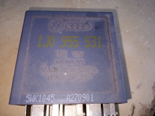 bontott VW PASSAT B5 Ablaktörlő Relé