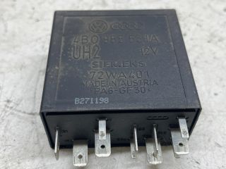 bontott VW PASSAT B5 Ablaktörlő Relé