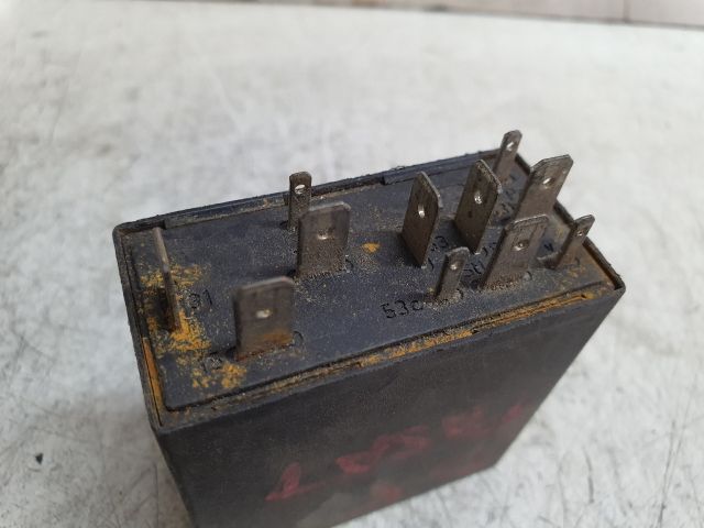 bontott VW PASSAT B5 Ablaktörlő Relé