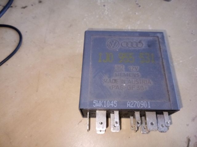 bontott VW PASSAT B5 Ablaktörlő Relé