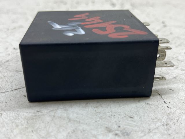 bontott VW PASSAT B5 Ablaktörlő Relé