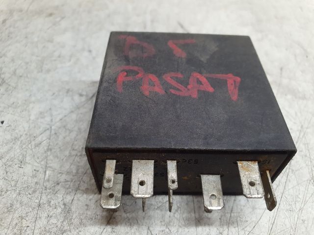 bontott VW PASSAT B5 Ablaktörlő Relé