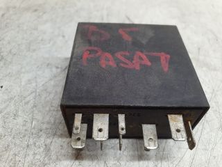 bontott VW PASSAT B5 Ablaktörlő Relé