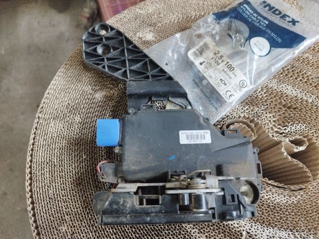 bontott VW PASSAT B5 Bal első Ajtózár