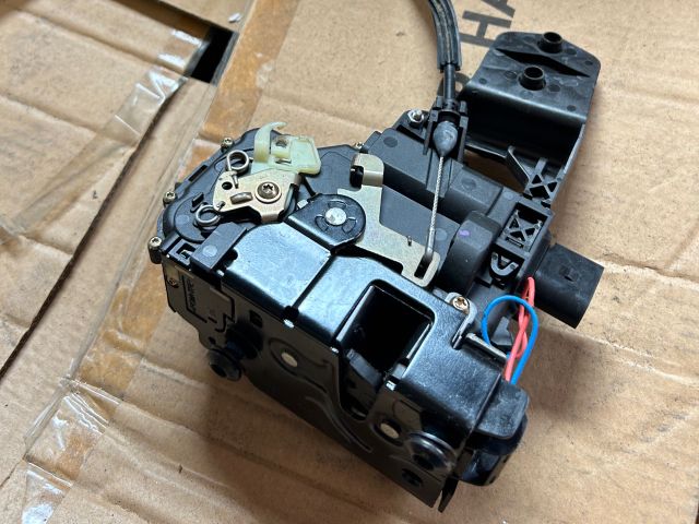 bontott VW PASSAT B5 Bal első Ajtózár