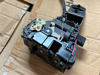 bontott VW PASSAT B5 Bal első Ajtózár