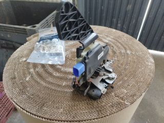 bontott VW PASSAT B5 Bal első Ajtózár