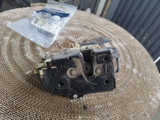 bontott VW PASSAT B5 Bal első Ajtózár