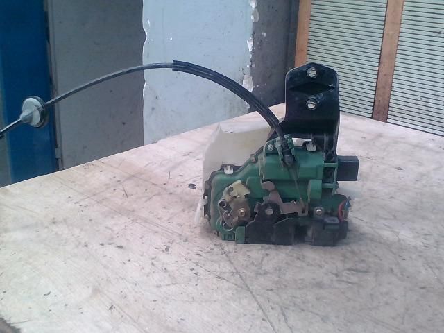 bontott VW PASSAT B5 Bal első Ajtózár