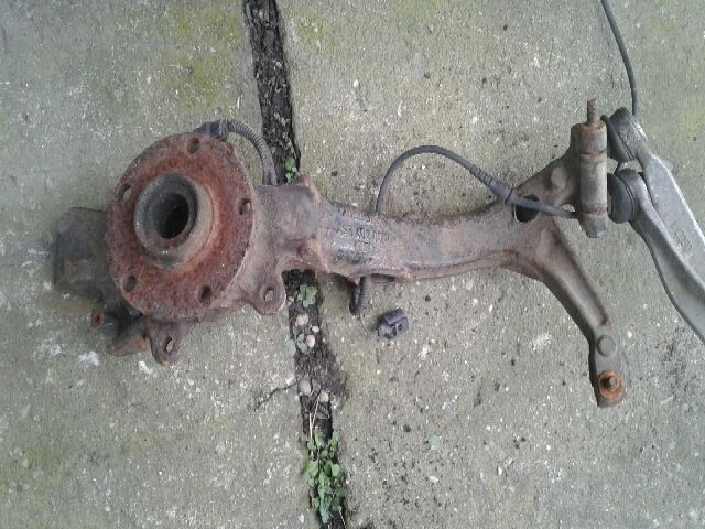 bontott VW PASSAT B5 Bal első Csonkállvány Kerékaggyal