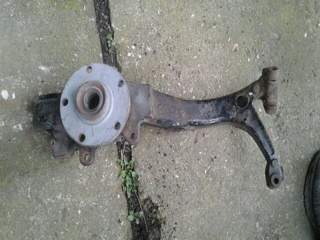 bontott VW PASSAT B5 Bal első Csonkállvány Kerékaggyal