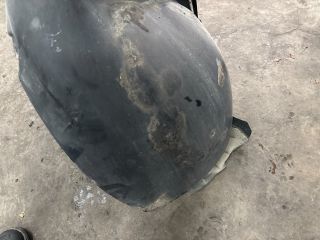 bontott VW PASSAT B5 Bal első Dobbetét (Kerékjárati, Műanyag)