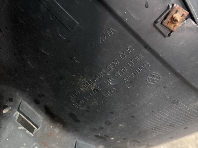 bontott VW PASSAT B5 Bal első Dobbetét (Kerékjárati, Műanyag)