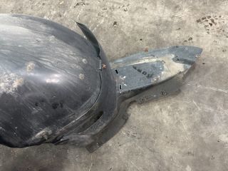 bontott VW PASSAT B5 Bal első Dobbetét (Kerékjárati, Műanyag)