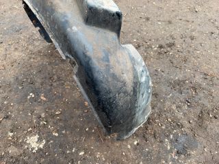 bontott VW PASSAT B5 Bal első Első Dobbetét (Kerékjárati, Műanyag)