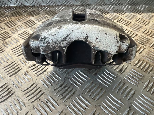 bontott VW PASSAT B5 Bal első Féknyereg Munkahengerrel