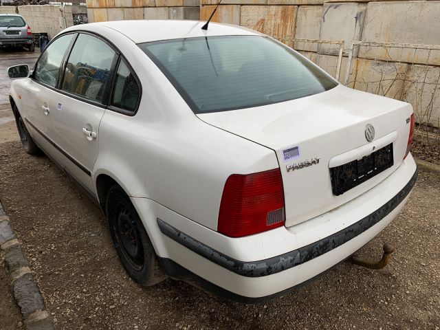 bontott VW PASSAT B5 Bal első Gumikéder