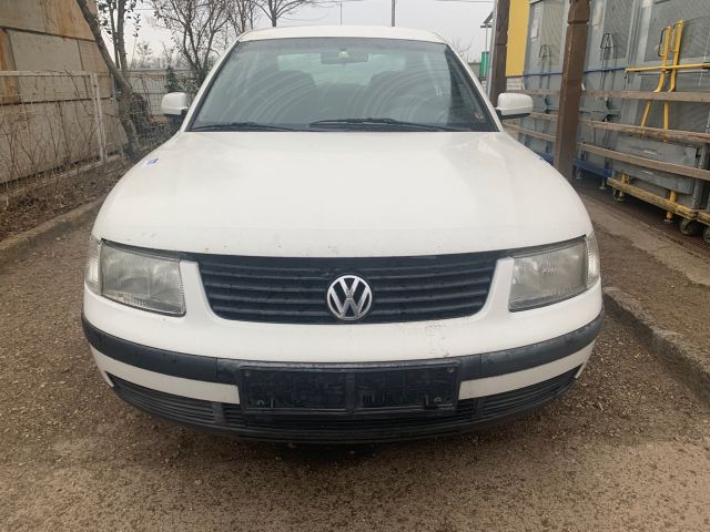 bontott VW PASSAT B5 Bal első Gumikéder