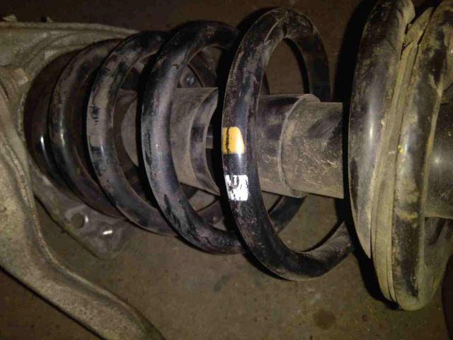 bontott VW PASSAT B5 Bal első Lengéscsillapító