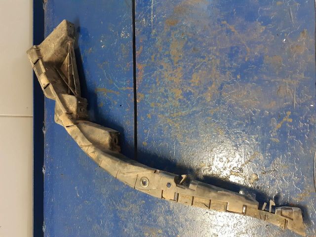 bontott VW PASSAT B5 Bal első Lökhárító Tartó (Műanyag)