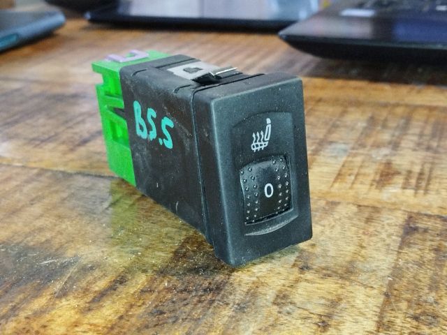 bontott VW PASSAT B5 Bal első Ülésfűtés Kapcsoló